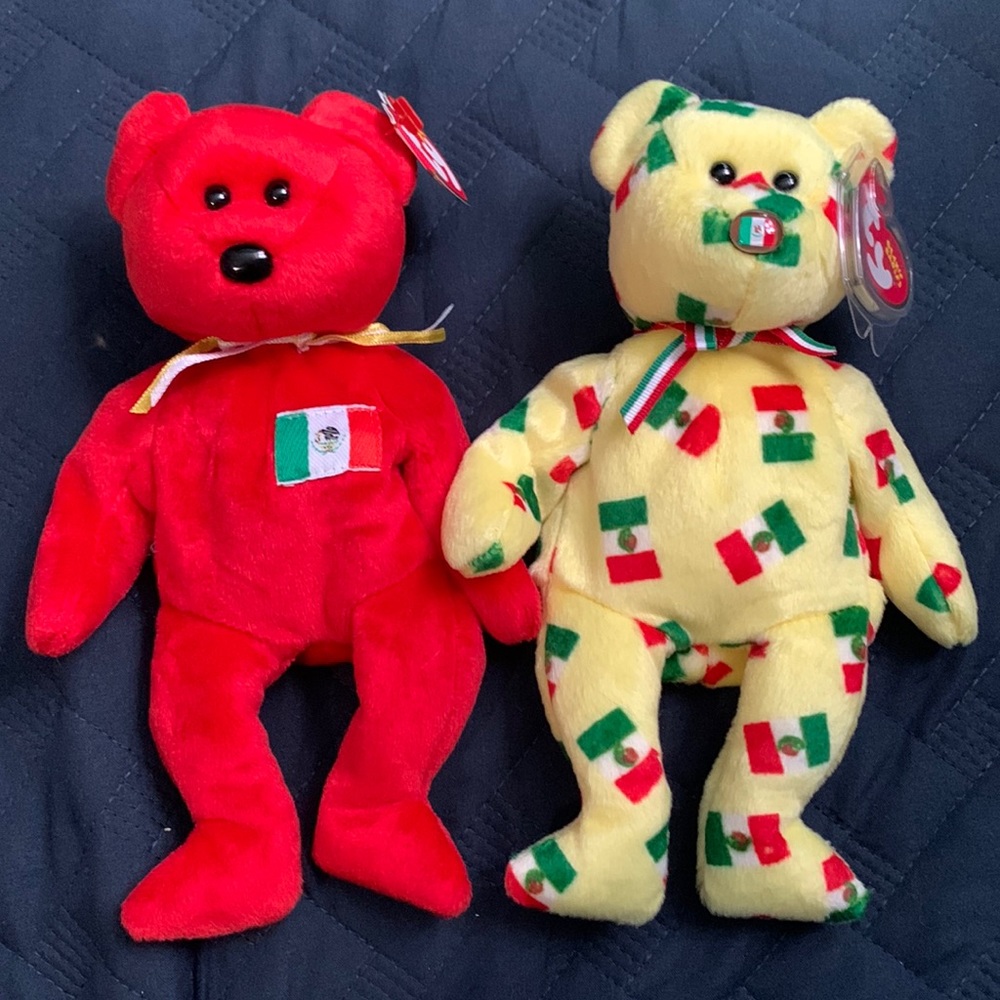 Set of beanie babies representing Mexico